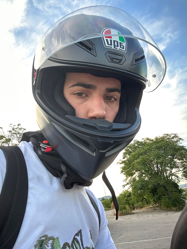 Adrián L.